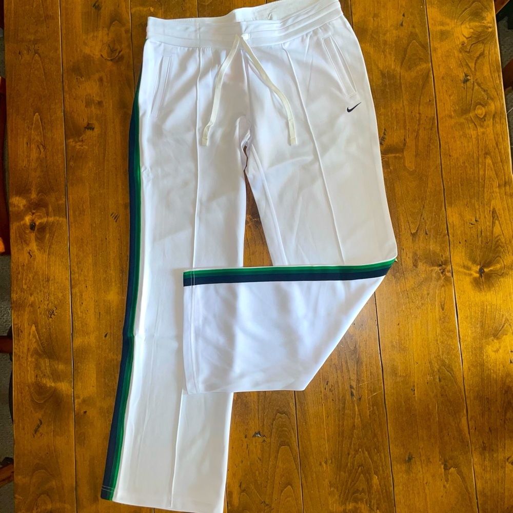 💚🤍 NIKE WOMEN PANTS 🤍💚